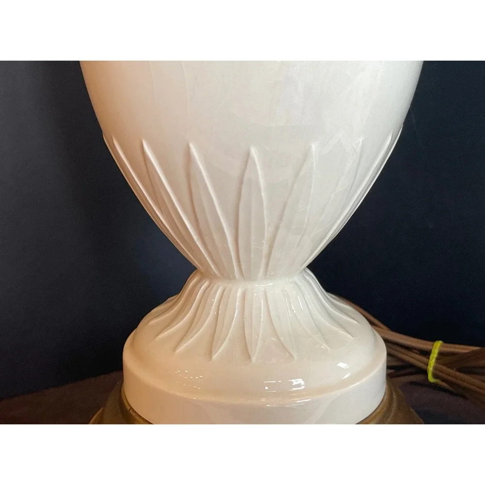Vintage Neoclassical Ceramic Urn Table Lamp with Green Ivy Vine 3 way Working